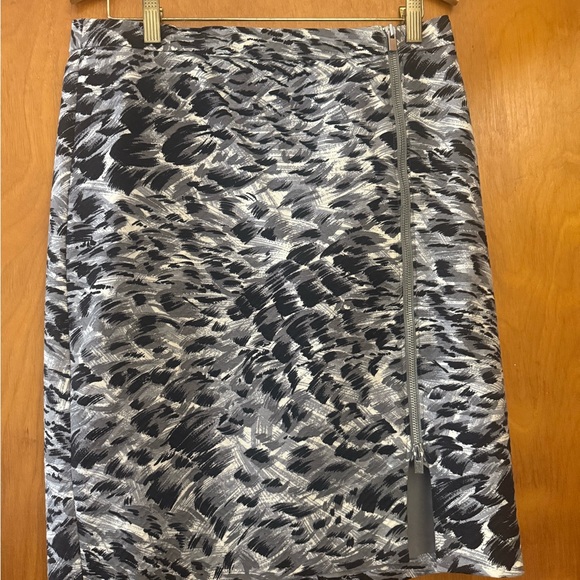 Talbots Black and White Animal Zipper Skirt - Picture 1 of 4